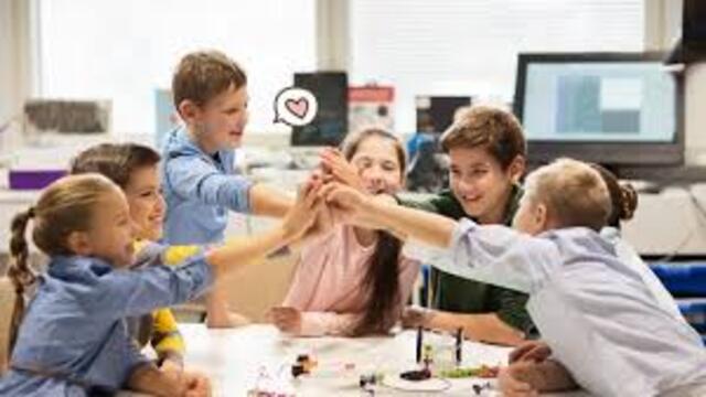 Mengajarkan Kerja Sama dalam Tim di Kelas Kunci Sukses